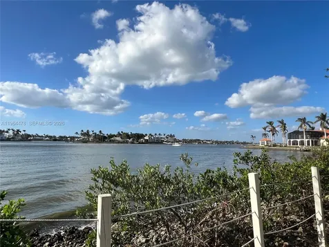 3050 Pine Tree Drive Naples FL 34112