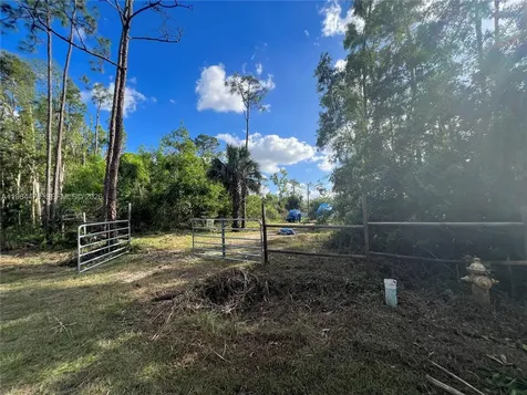 3050 Pine Tree Drive Naples FL 34112