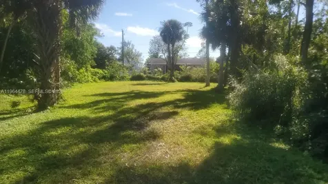 3050 Pine Tree Drive Naples FL 34112