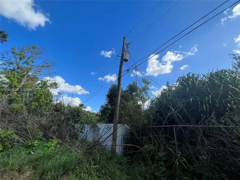 3050 Pine Tree Drive Naples FL 34112