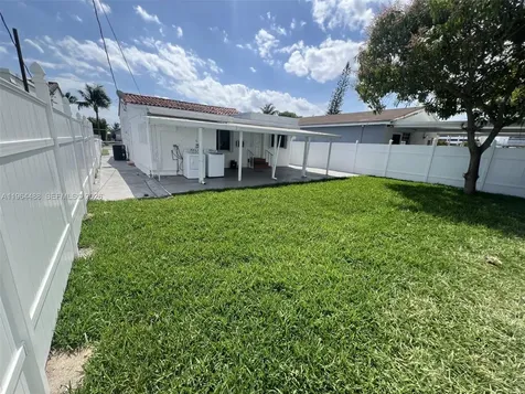 6823 SW 25th Street Miami FL 33155
