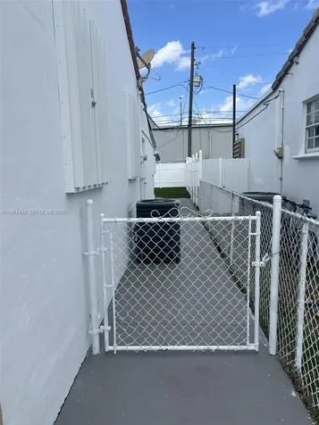 6823 SW 25th Street Miami FL 33155