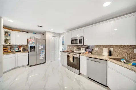 10880 NW 58th Terrace Doral FL 33178