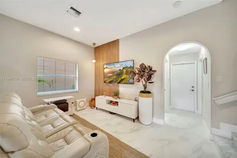 10880 NW 58th Terrace Doral FL 33178
