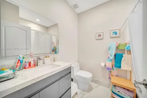 10880 NW 58th Terrace Doral FL 33178