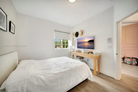 10880 NW 58th Terrace Doral FL 33178