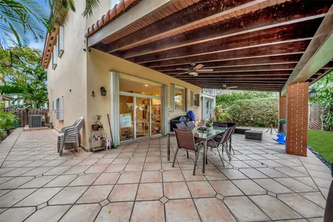 10880 NW 58th Terrace Doral FL 33178
