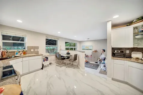 10880 NW 58th Terrace Doral FL 33178
