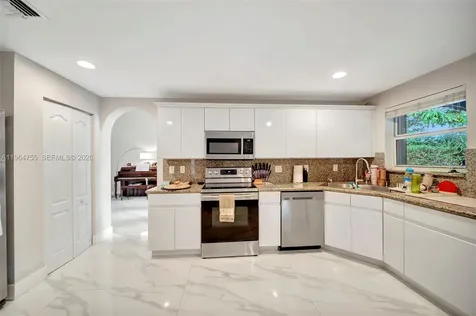 10880 NW 58th Terrace Doral FL 33178