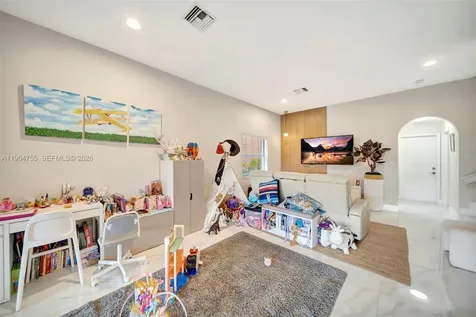 10880 NW 58th Terrace Doral FL 33178