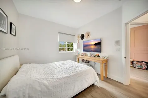 10880 NW 58th Terrace Doral FL 33178