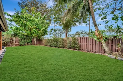 10880 NW 58th Terrace Doral FL 33178