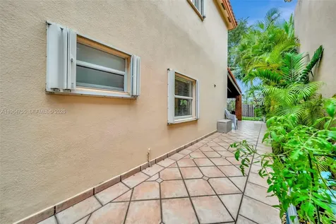 10880 NW 58th Terrace Doral FL 33178
