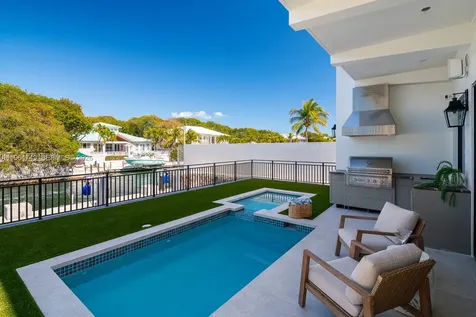 16 Bass Avenue Key Largo FL 33037