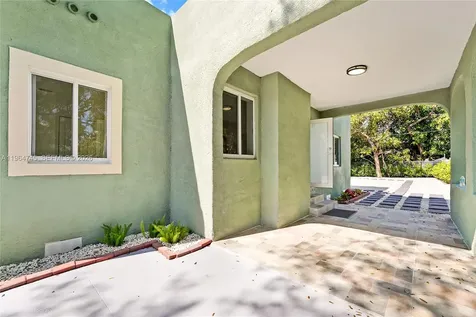 1139 NW 37th Street Miami FL 33127