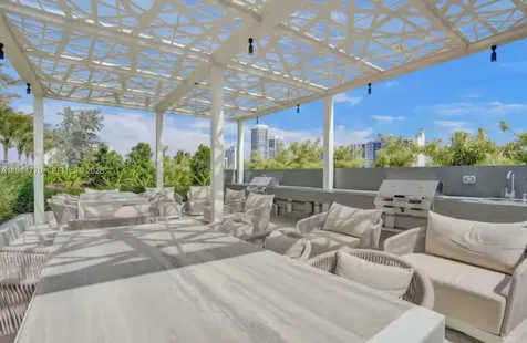 580 72 Miami Beach FL 33141