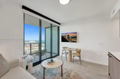 580 72 Miami Beach FL 33141