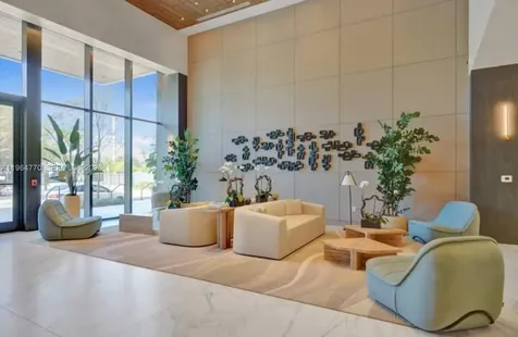 580 72 Miami Beach FL 33141