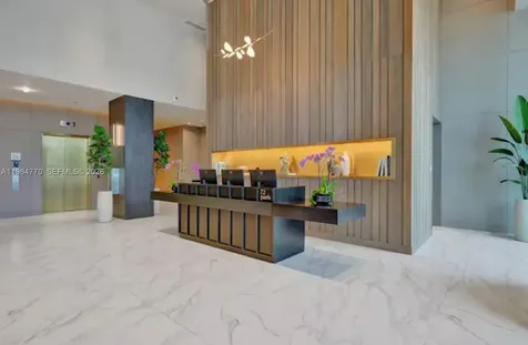 580 72 Miami Beach FL 33141
