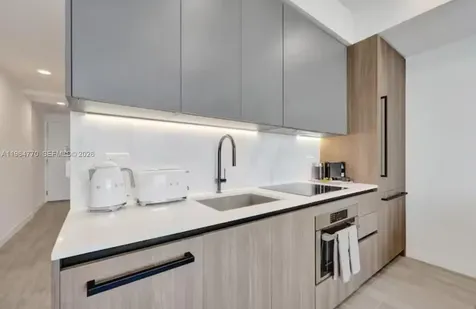 580 72 Miami Beach FL 33141