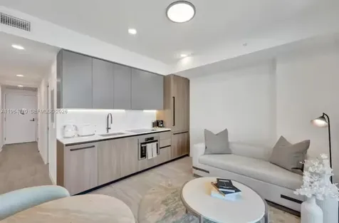 580 72 Miami Beach FL 33141