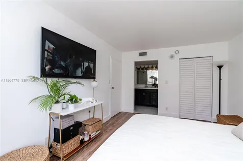 17021 N Bay Road Sunny Isles Beach FL 33160