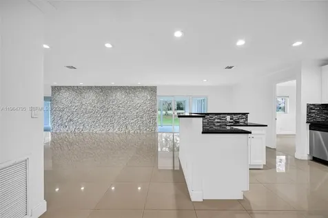 820 E Cypress Lane Pompano Beach FL 33069