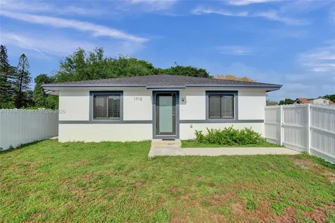 1712 NW 76th Terrace Miami FL 33147