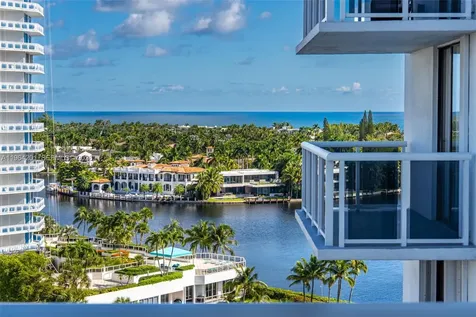 20505 E Country Club Drive Aventura FL 33180