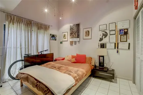913 Diplomat Parkway Hallandale Beach FL 33009