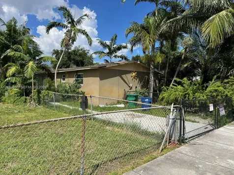 3921-3923 NW 164th Street Miami Gardens FL 33054