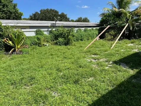 3921-3923 NW 164th Street Miami Gardens FL 33054