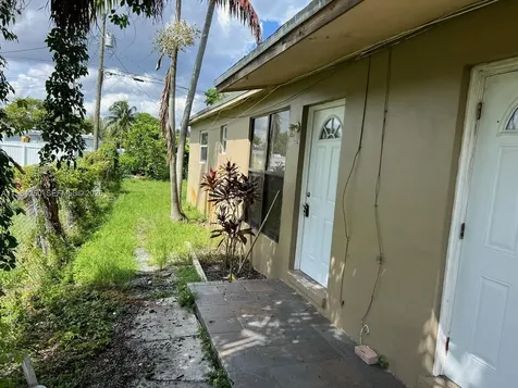 3921-3923 NW 164th Street Miami Gardens FL 33054
