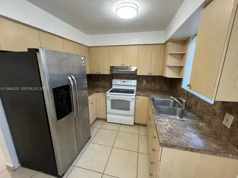 3921-3923 NW 164th Street Miami Gardens FL 33054