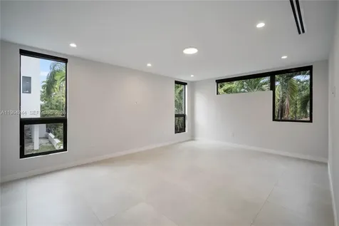 2962 W Trade Avenue Coconut Grove FL 33133