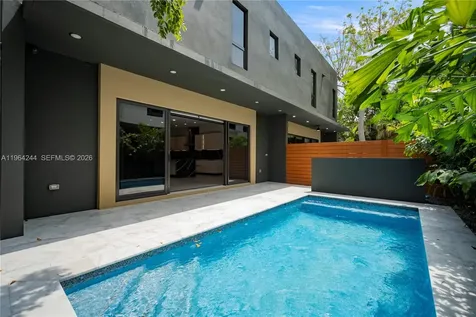 2962 W Trade Avenue Coconut Grove FL 33133