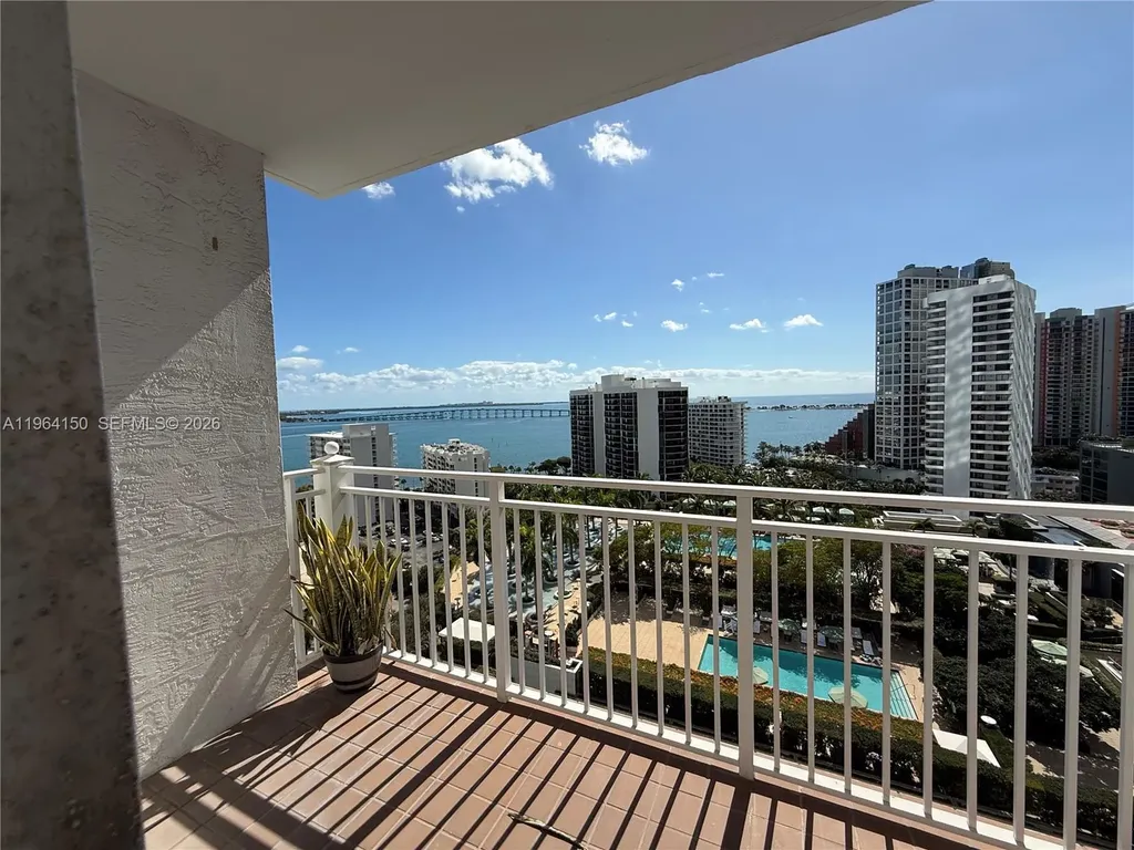 185 SE 14th Terrace Miami FL 33131