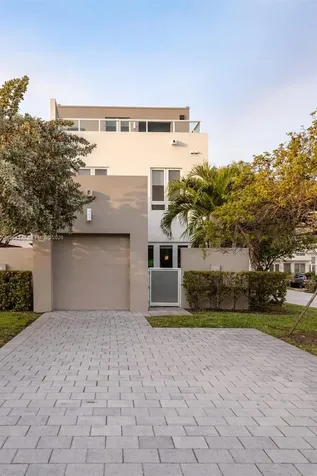 10464 NW 66th Street Doral FL 33178