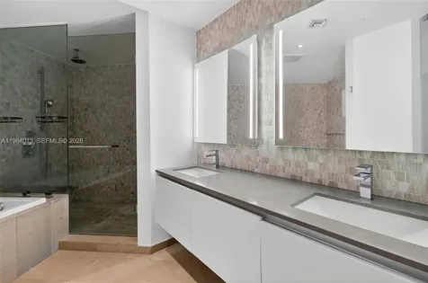 68 SE 6th Street Miami FL 33131