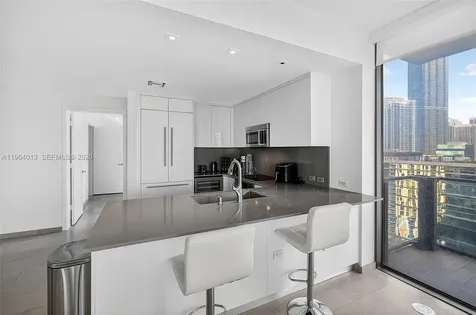 68 SE 6th Street Miami FL 33131