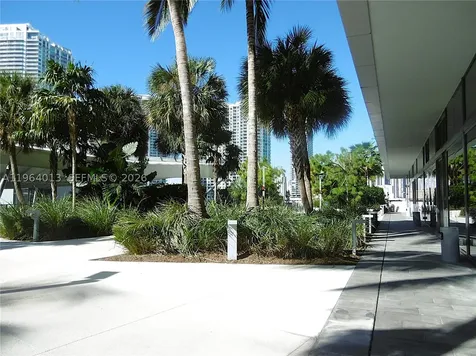 68 SE 6th Street Miami FL 33131