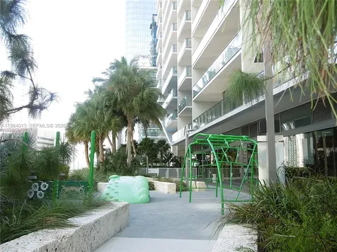 68 SE 6th Street Miami FL 33131