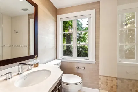 5711 N Bay Road Miami Beach FL 33140