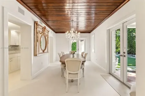 5711 N Bay Road Miami Beach FL 33140