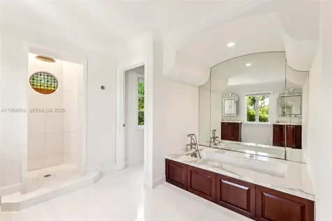 5711 N Bay Road Miami Beach FL 33140