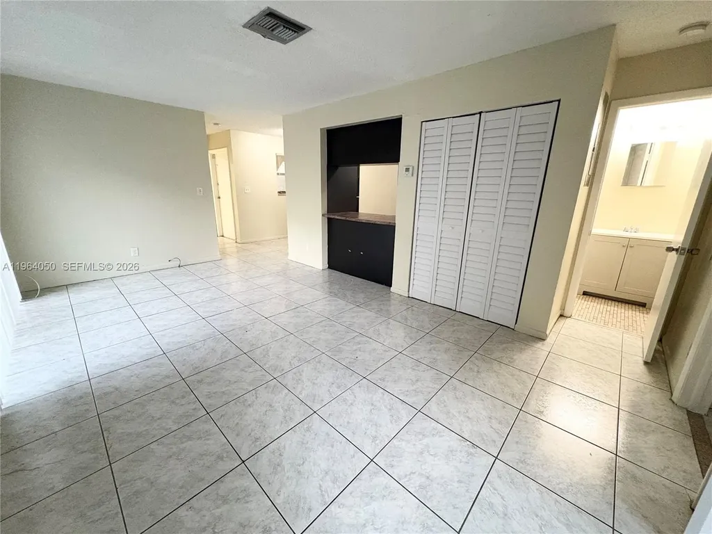 813 SW 10th Street Hallandale Beach FL 33009