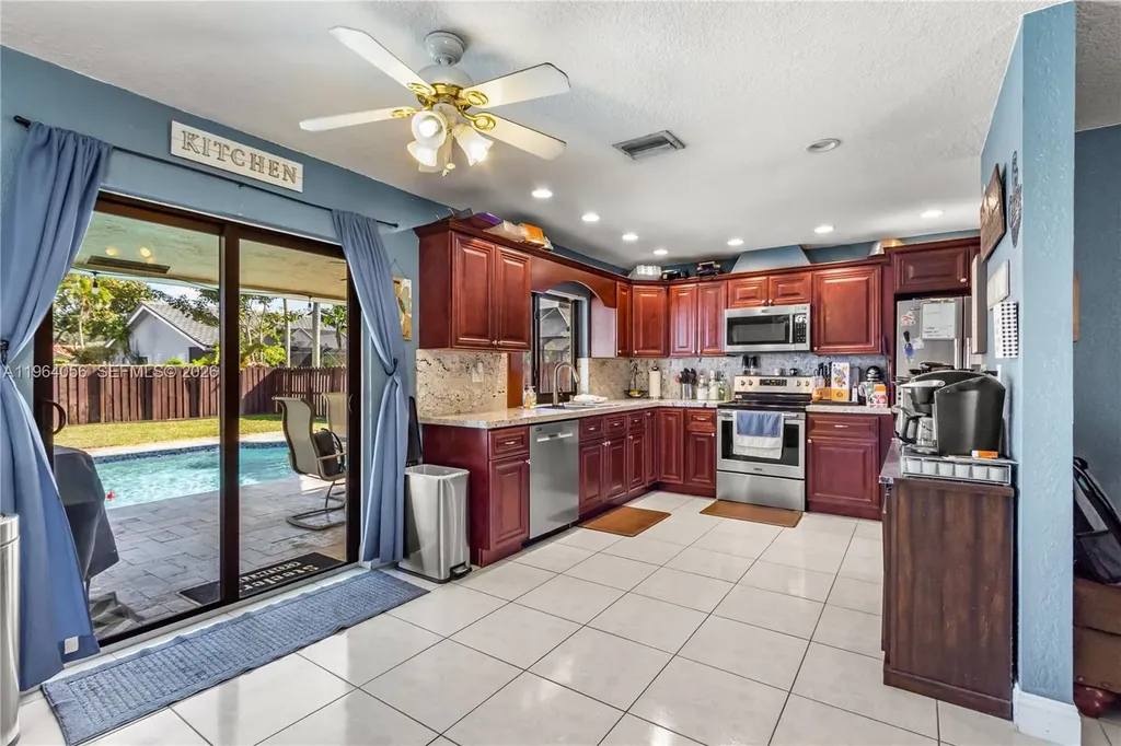 375 NW 107th Terrace Coral Springs FL 33071