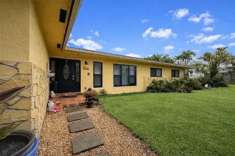 9761 SW 148th Street Miami FL 33176