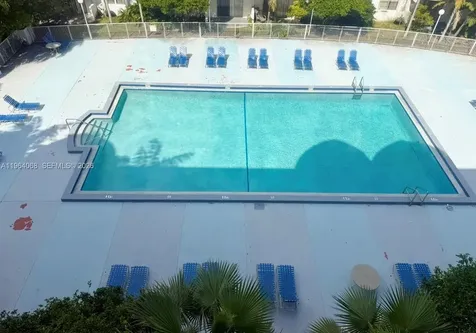 494 NW 165th St Road Miami FL 33169