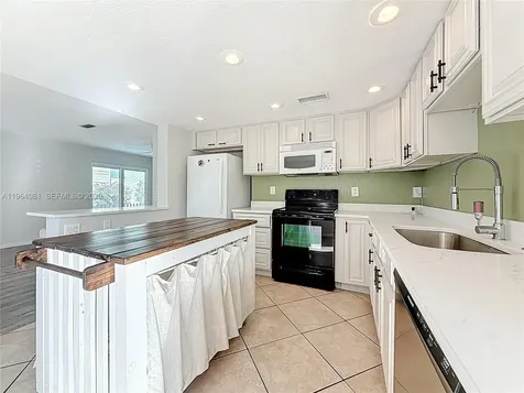 5613 N 19th Avenue S Other City - In The State Of Florida FL 33707
